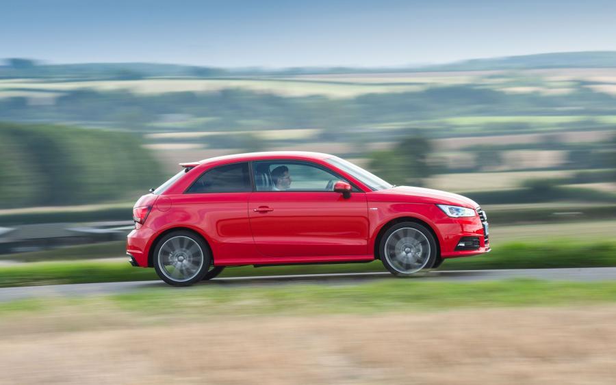  Audi A1 TFSI S-Line (8X) 2014 года  (UK) (фото 12 из 15)